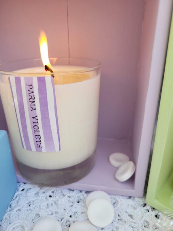 Parma Violet candle - Image 2